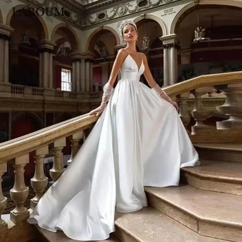2023 Plus size Country Garden Elegantne vjenčanice trapeznog oblika za žene, satin vjenčanice s V-izrez.